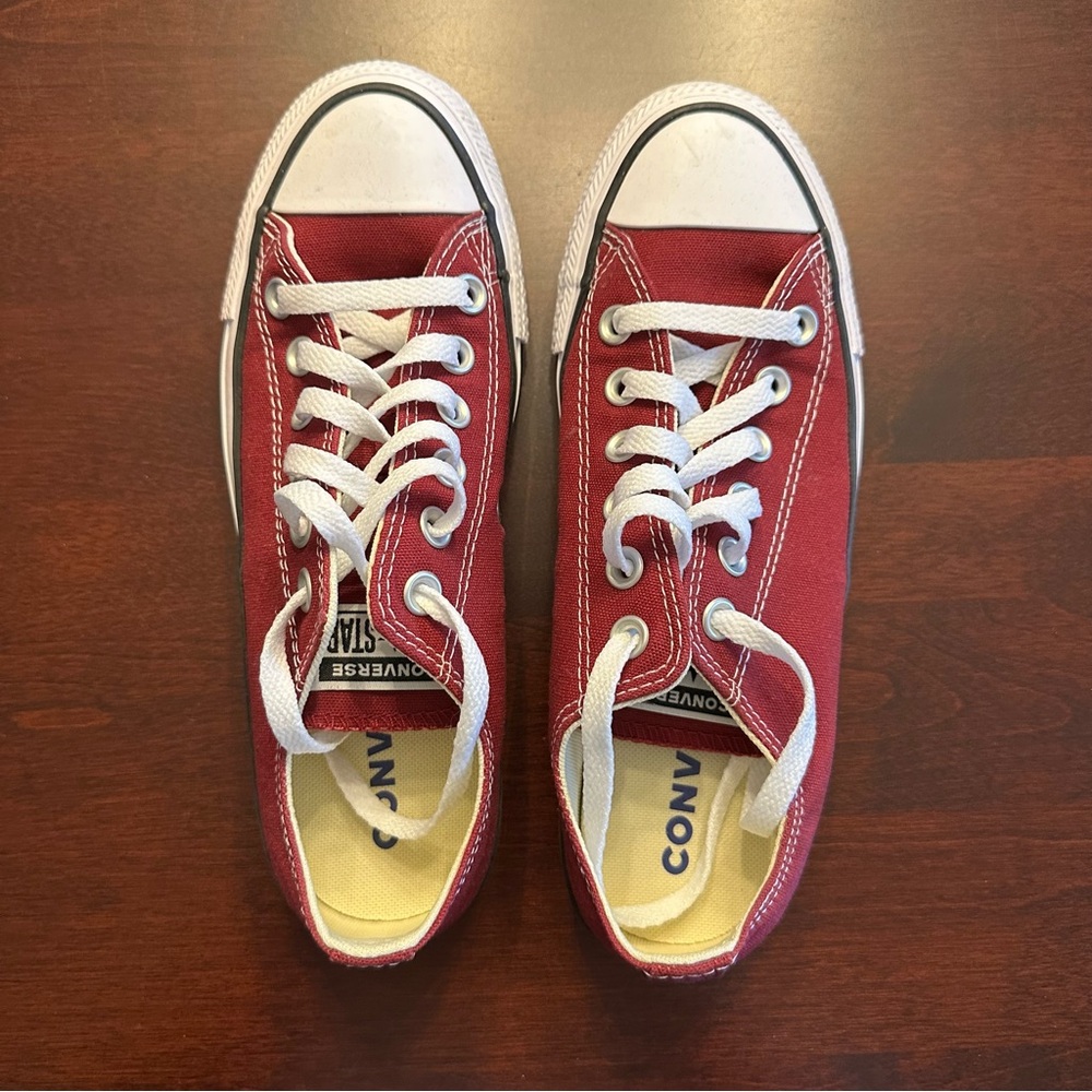 Converse All Stars Sneakers. Maroon. Women’s 7